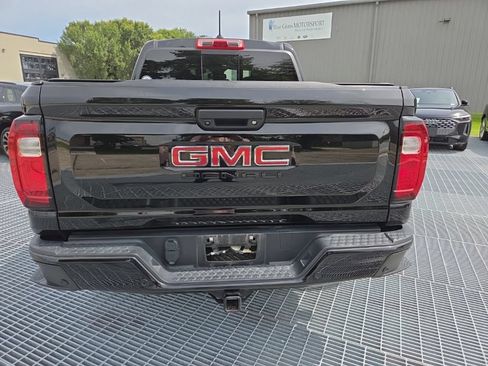 Used 2023 GMC Canyon Denali w/ Denali Black Edition AWD/4WD image 4