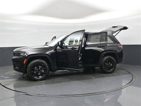 New 2025 Jeep Grand Cherokee Altitude image 47