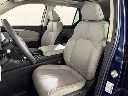 Certified 2024 Honda Pilot Touring image 4