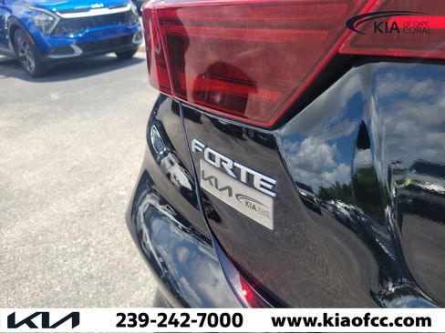 Certified 2023 Kia Forte LXS w/ LXS Technology Package FWD image 11