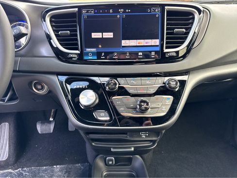 New 2026 Chrysler Voyager LX image 23