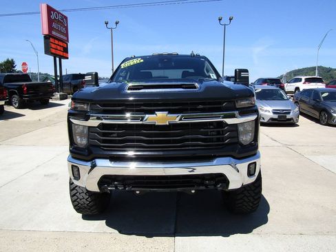 Used 2024 Chevrolet Silverado 2500 LT w/ Convenience Package AWD/4WD image 3