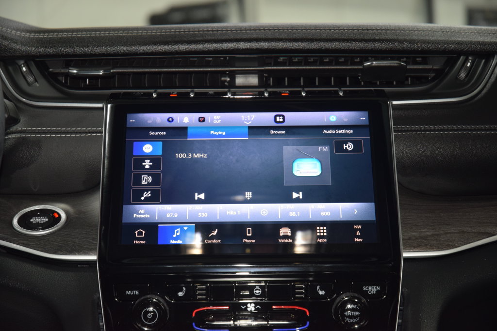 Used 2025 Jeep Grand Cherokee L Limited AWD/4WD image 31