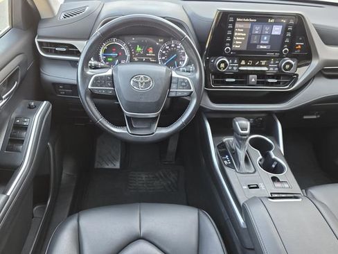 Used 2022 Toyota Highlander XLE image 13