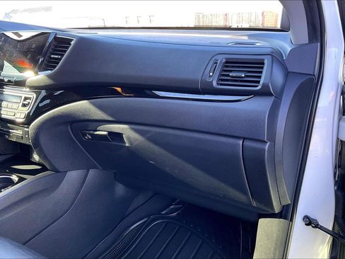 Used 2019 Honda Pilot Touring image 16