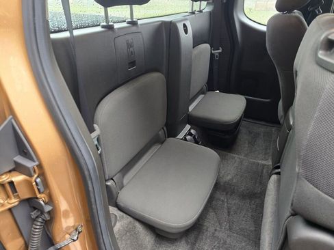 Used 2005 Nissan Frontier XE image 13