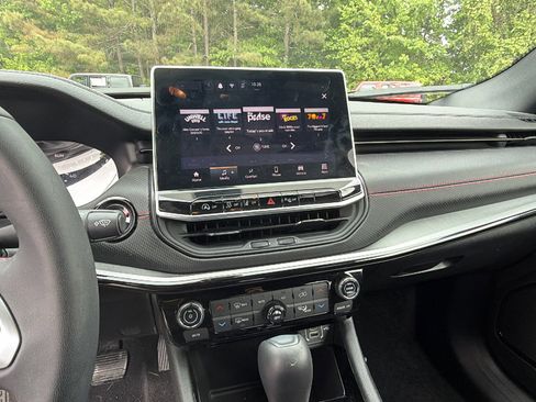 Used 2024 Jeep Compass Trailhawk AWD/4WD image 31