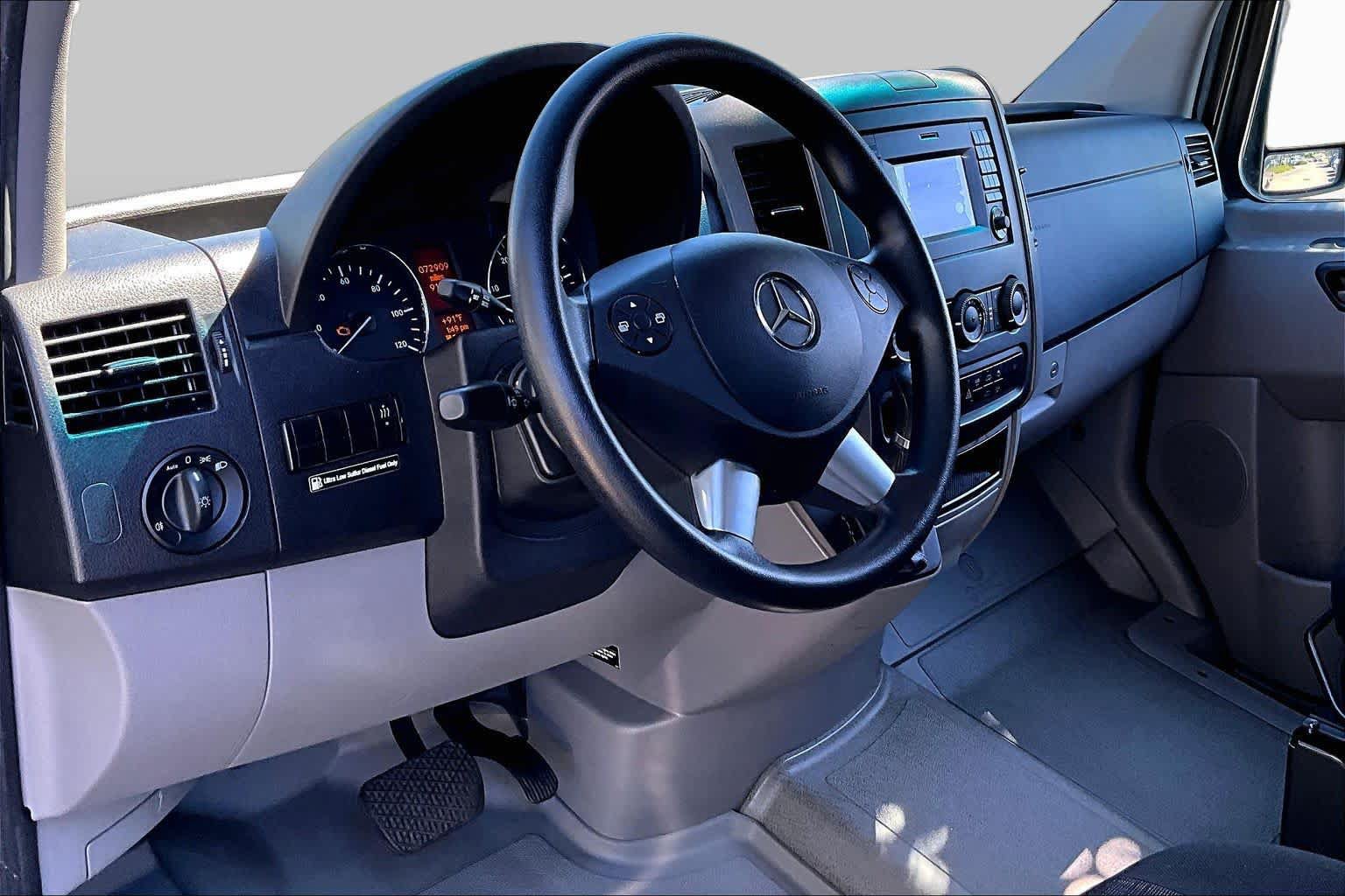 Used 2016 Mercedes-Benz Sprinter 2500 image 17