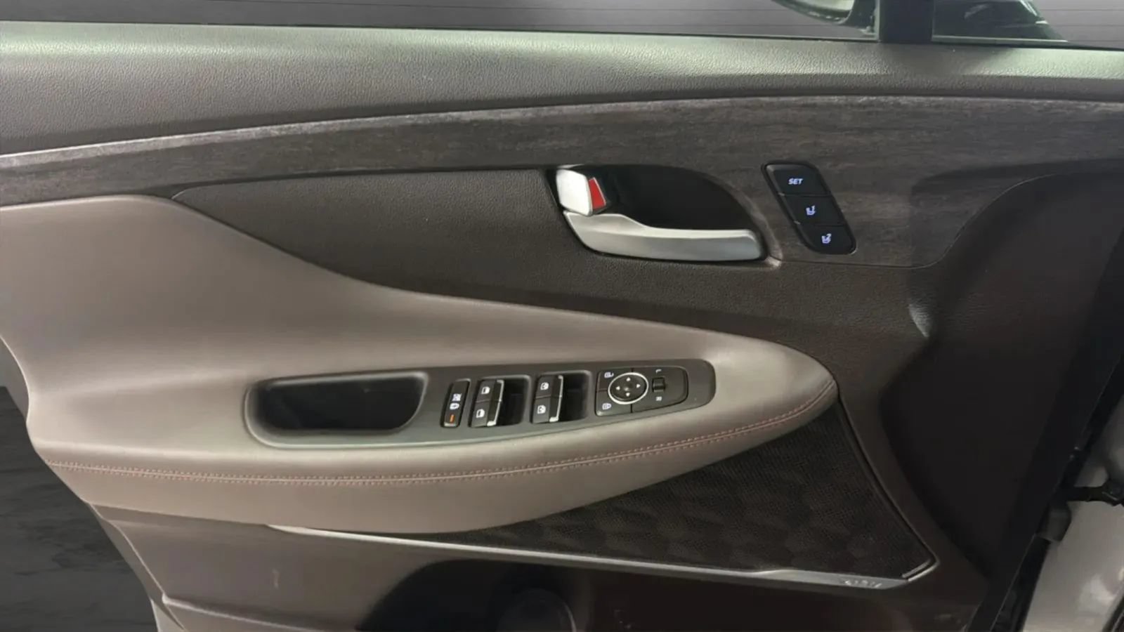 Used 2019 Hyundai Santa Fe FWD w/ Cargo Package image 17