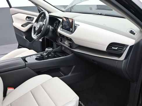 Used 2023 Nissan Rogue SV w/ SV Premium B Package FWD image 25
