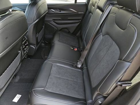 New 2025 Jeep Grand Cherokee Laredo image 28