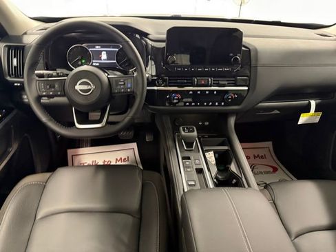 New 2025 Nissan Pathfinder SL image 18
