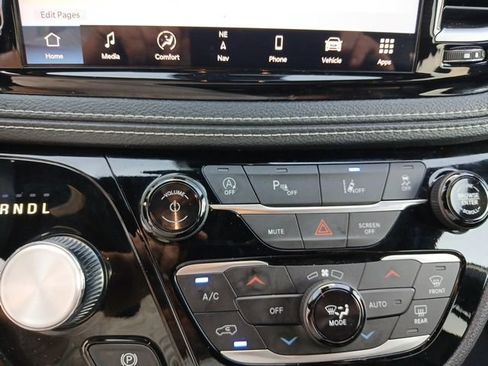 Used 2025 Chrysler Pacifica Limited FWD image 40