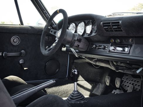 Used 1990 Porsche 911 Carrera RWD image 34