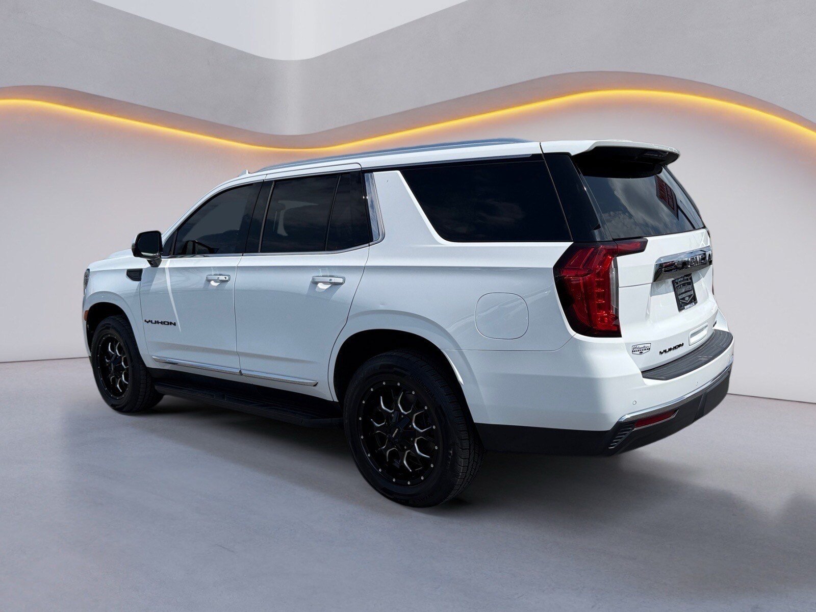 Used 2022 GMC Yukon SLT w/ SLT Premium Package AWD/4WD image 5