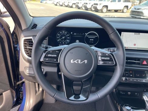Certified 2025 Kia Seltos EX w/ EX Sunroof Package AWD/4WD image 15