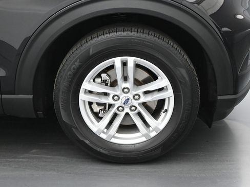 Used 2022 Ford Explorer XLT image 25