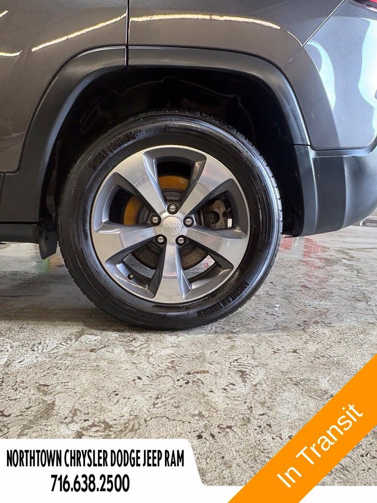 Used 2019 Jeep Cherokee Limited AWD/4WD image 28