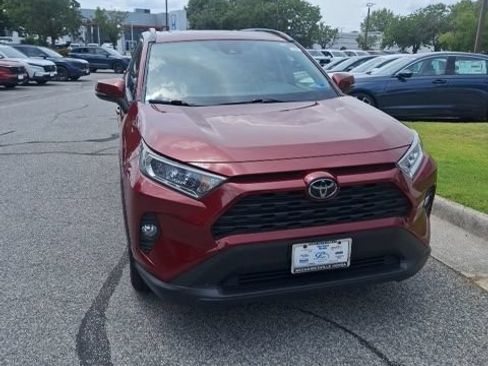 Used 2019 Toyota RAV4 XLE w/ Carpet Mat Package AWD/4WD image 4