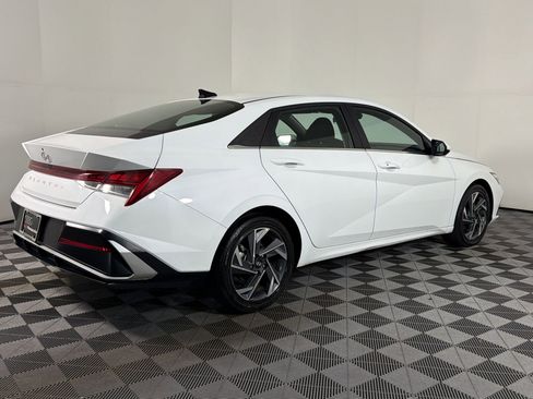 Used 2025 Hyundai Elantra SEL FWD image 7