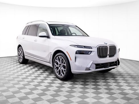 Used 2025 BMW X7 xDrive40i w/ Premium Package AWD/4WD image 7
