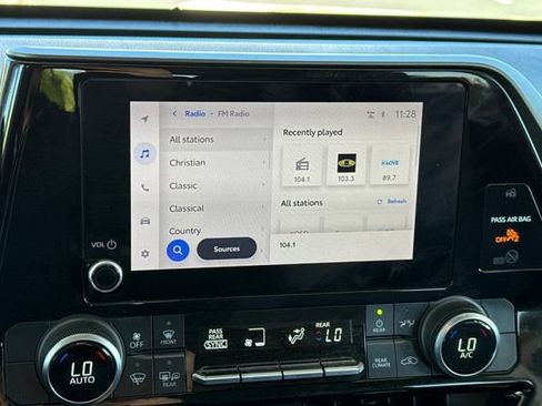 Used 2023 Toyota Highlander LE image 26