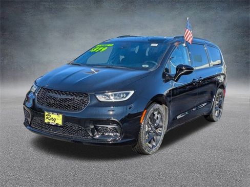 New 2026 Chrysler Pacifica Select image 8