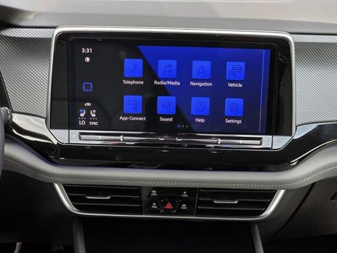 Used 2025 Volkswagen Atlas Cross Sport SEL R-Line AWD/4WD image 16