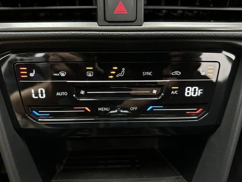 Used 2026 Volkswagen Taos SE AWD/4WD image 18