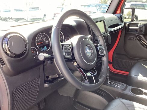 Used 2015 Jeep Wrangler Unlimited Sahara image 11