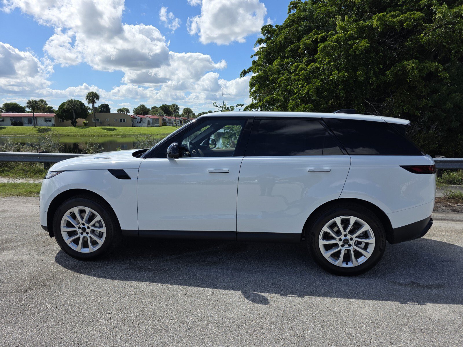 New 2027 Land Rover Range Rover Sport SE AWD/4WD image 7