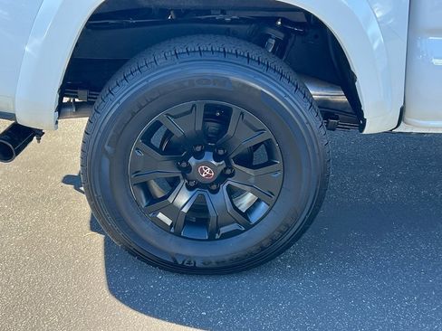 Used 2023 Toyota Tacoma TRD Sport image 12