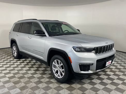 Used 2022 Jeep Grand Cherokee L Limited AWD/4WD image 27