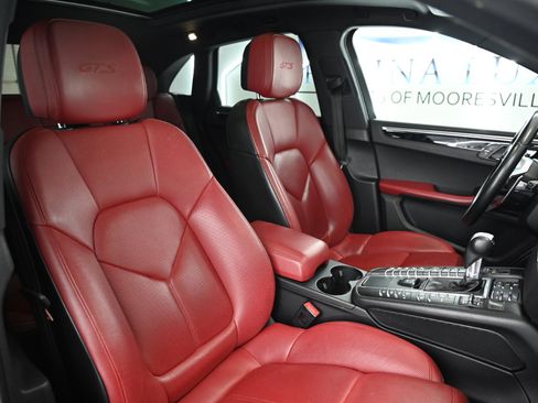 Used 2018 Porsche Macan GTS image 22