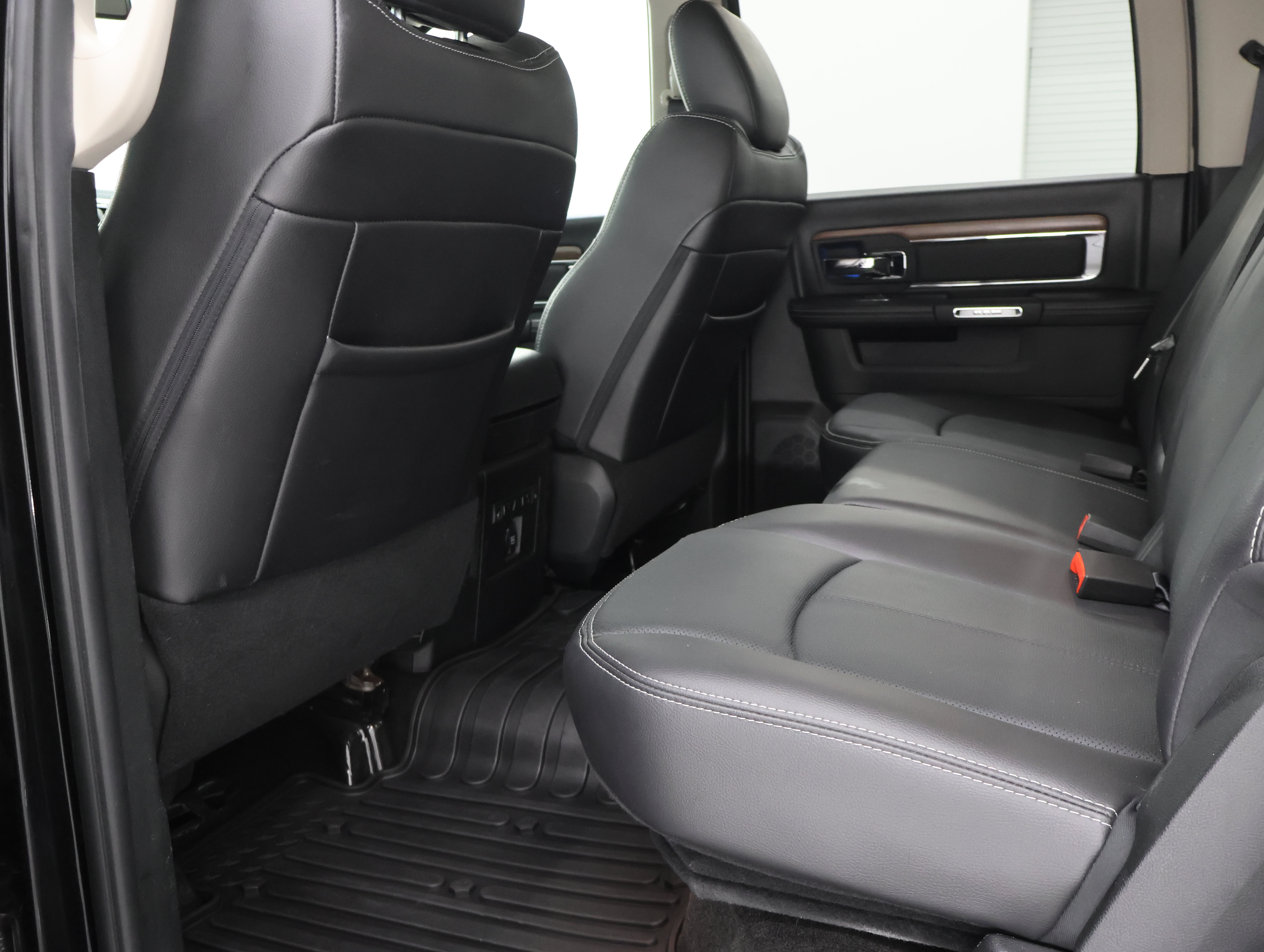 Used 2018 RAM 1500 Laramie w/ Convenience Group AWD/4WD image 36