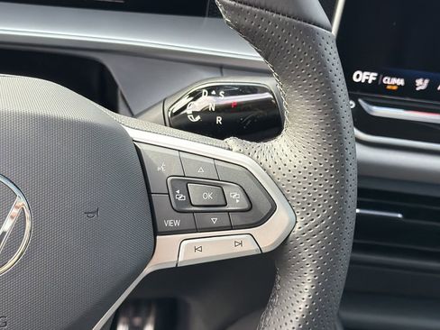 New 2026 Volkswagen Tiguan SE R-Line image 28