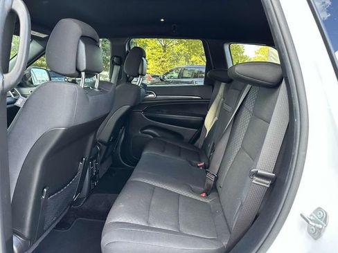 Used 2019 Jeep Grand Cherokee Laredo image 7