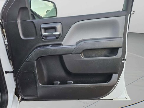 Used 2018 Chevrolet Silverado 1500 Custom w/ Trailering Package image 16