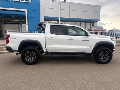 Used 2025 Chevrolet Colorado ZR2 w/ Technology Package image 8