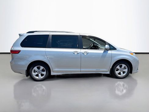 Used 2020 Toyota Sienna LE FWD image 4