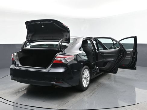 Used 2021 Toyota Camry LE FWD image 31
