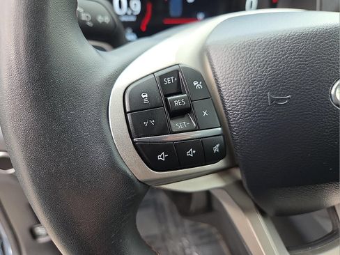 Used 2025 Ford Explorer Active AWD/4WD image 12