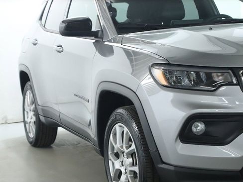 Used 2024 Jeep Compass Latitude image 8