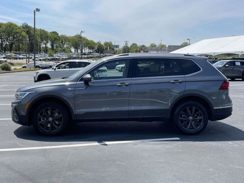 Certified 2024 Volkswagen Tiguan SE image 4
