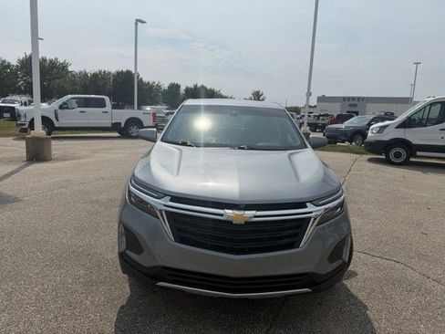 Used 2024 Chevrolet Equinox LT w/ Driver Convenience Package AWD/4WD image 2