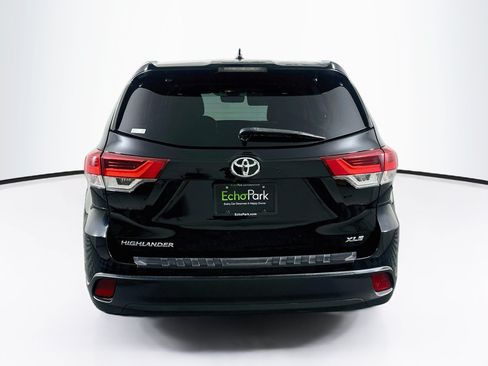 Used 2019 Toyota Highlander XLE FWD image 7
