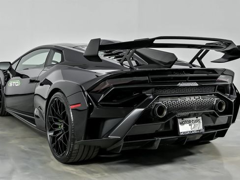 Used 2022 Lamborghini Huracan STO image 10
