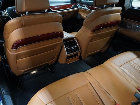 Used 2022 BMW ALPINA B7 xDrive w/ Luxury Rear Seating Package AWD/4WD image 16