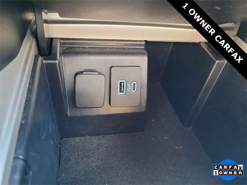 Used 2023 Ford Explorer Limited image 22