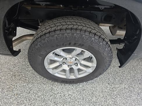 Used 2025 Chevrolet Silverado 1500 LT AWD/4WD image 12